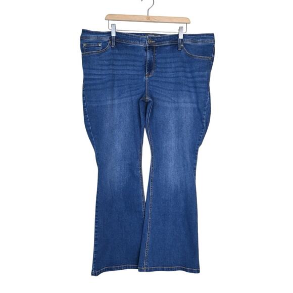 Torrid Women's 22 Plus Short Luxe Slim Boot Jean - Picture 1 of 11